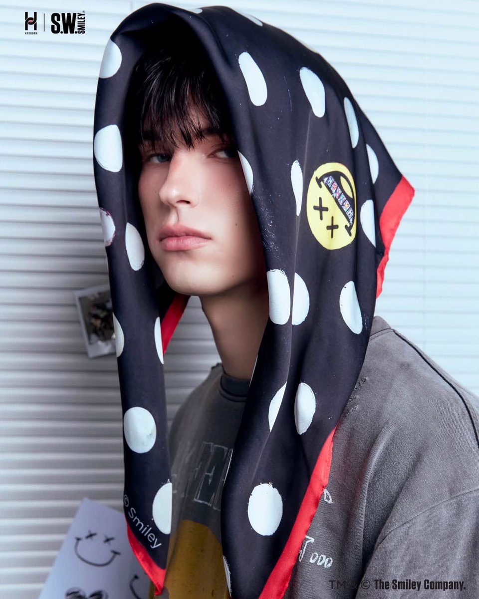 AllNews_th's tweet photo. “HANNAH” เตรียมสร้างประสบการณ์ครั้งใหม่ จับมือกับ “S.W.SMILEY® ” เปิดโปรเจกต์ Collaboration สุดพิเศษ เผยตัวตนที่เป็นเอกลักษณ์ ผ่านดีไซน์ Iconic Icon หน้ายิ้มที่ทุกคนรู้จักเป็นอย่างดี
#hannahshopofficial #Smiley #SWSmiley #hirunkit_
🔗 https://t.co/uR4GOyEDOh
จับตาอีกหนึ่งก้าวที่น่าสนใจของ “HANNAH” แบรนด์แฟชันที่มีเอกลักษณ์เฉพาะตัว พร้อมต่อยอดความคิดสร้างสรรค์ผ่านโปรเจกต์ Brand Collaboration ร่วมกับ “S.W.SMILEY® ” แบรนด์แฟชันและไลฟ์สไตล์ระดับโลกจาก The Smiley Company ประเทศอังกฤษ เพื่อสร้างสรรค์ผลงานที่ผสานเอกลักษณ์ของทั้งสองแบรนด์เข้าด้วยกันอย่างลงตัว
การร่วมมือครั้งนี้ HANNAH ตอบรับ SMILEY® ประเทศไทย นำเสนอความแปลกใหม่ในการสื่อสารอารมณ์และความรู้สึกผ่าน Iconic Icon หน้ายิ้มระดับโลก พร้อมถ่ายทอดมุมมองด้านแฟชันที่สะท้อนตัวตน และไลฟ์สไตล์ของคนรุ่นใหม่ โดยมีไฮไลต์อยู่ที่การสร้างสรรดีไซน์ผลงานที่สะท้อนตัวตนของดีไซน์เนอร์อย่าง “นานิ หิรัญกฤษฎ์ ช่างคำ” ผู้ก่อตั้งแบรนด์ HANNAH และให้ความสำคัญกับการผลิตผลงานอย่างพิถีพิถันในบางขั้นตอนถูกสรรสร้างรายละเอียดด้วยระดับงานฝีมือ (Craftmanship) จากทีมผลิตซึ่งทำให้คอลเลกชันนี้มีจุดเด่นที่ไม่ซ้ำใคร
นอกจากความน่าสนใจในแง่ของดีไซน์แล้ว โปรเจกต์นี้ยังเป็นการเชื่อมโยงคอมมูนิตี้ของทั้งสองแบรนด์เข้าด้วยกัน เปิดโอกาสให้แฟน ๆ ได้สัมผัสมุมมองใหม่ของแฟชันผ่านผลงานที่เกิดจากความใส่ใจในทุกรายละเอียด
ติดตามรายละเอียดสินค้าและโปรเจกต์พิเศษที่น่าจับตามองนี้ ผ่านช่องทาง
- Instagram : cohausofficial / hannahofficial
- X : @cohausofficial / @hannahshop_oa
- Website : https://t.co/hl1jufrgZP