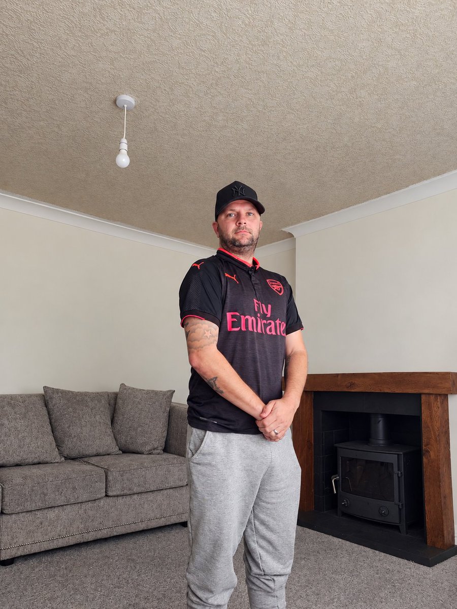 D_R_C1989's tweet photo. Someone say game day come on @Arsenal nothing but 3 points amd a clean sheet. #arsenal #oldschooltop #football #FPL https://t.co/7725BD9iMB
