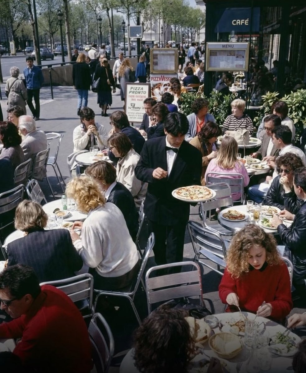 cinecitta2030's tweet photo. Paris in the 1980s

This is what they took from us https://t.co/Q4WLWYgWmy