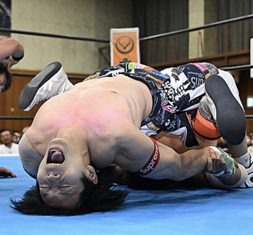 cozy_lariat's tweet photo. 石狩大会に向けて、何度もジムへ行き、汗をかきまくった。

そして結果は、減量失敗。

IWGP Jr.ﾍﾋﾞｰ級の王者どころか、挑戦権も得られなかった。

試合も短時間でフォール負け。

もちろん悔しい。でも悔しさと同レベルで、試合できた喜びがある。

撮影会もそう。人に喜んでもらえて凄く嬉しい。 https://t.co/tNVFJnz2XX