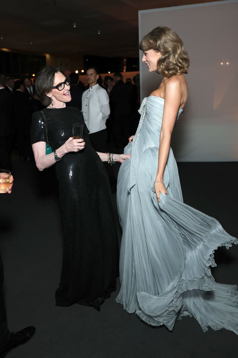 4k_taylorr's tweet photo. her twirling her dress😭 https://t.co/dcHwhNcI6o