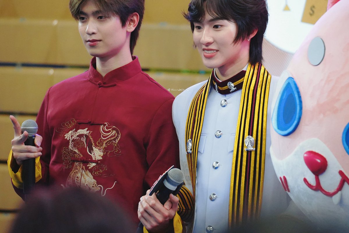 theendofline_'s tweet photo. น้องก้องจับมือโทกี้ได้ก็จับมือโทมัสได้ค้าบบบบ

Kongfinallygraduate
#ProudOfKongJiro https://t.co/oDiU37xLTf