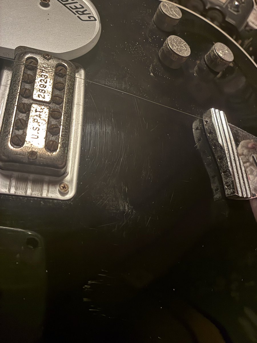 HIROKILOTON's tweet photo. 弦交換を機に、何年振りかのギターのメンテナンス。
ごめんな‥ https://t.co/bfqtzn8tbc