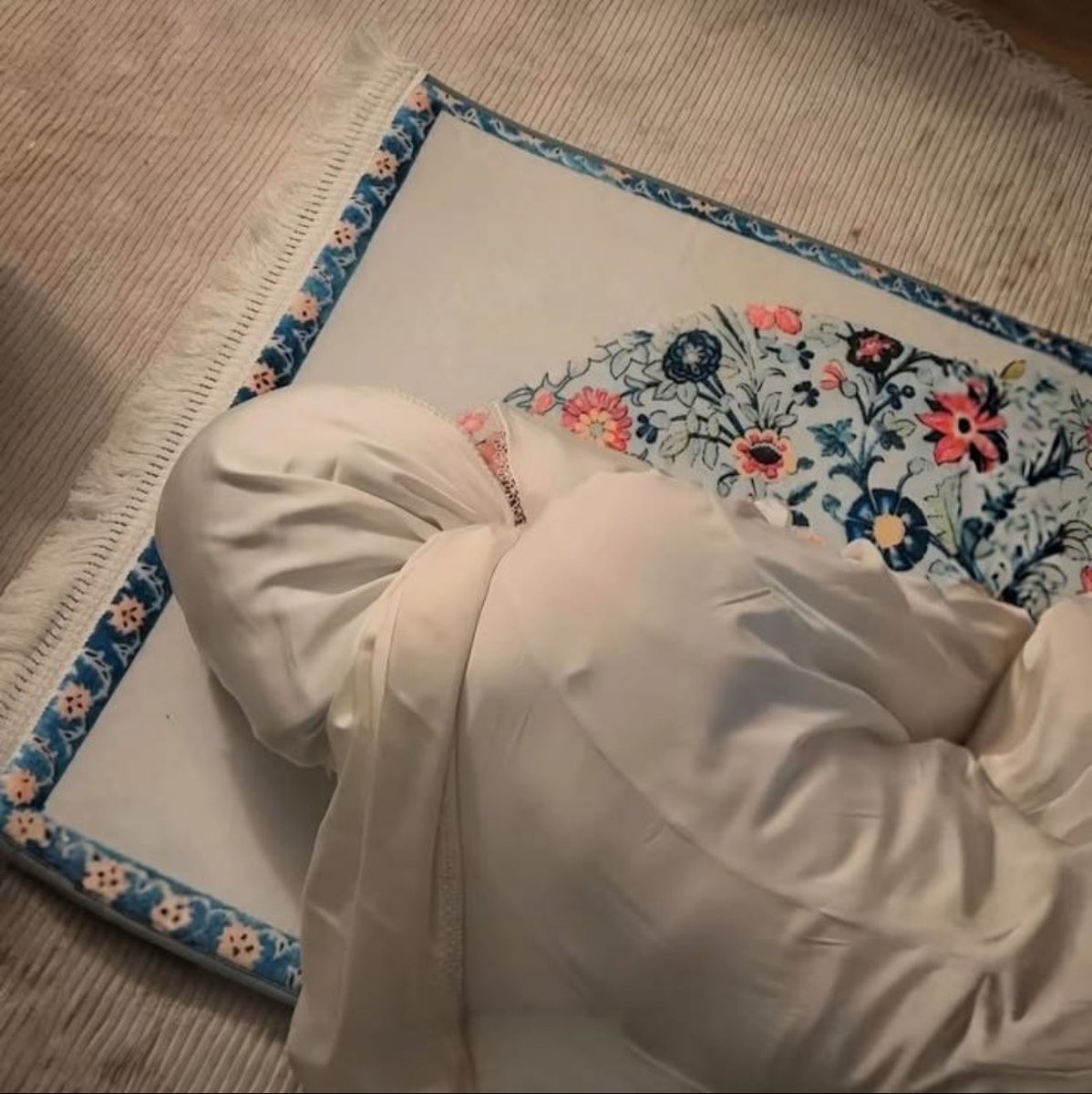 piousdeenn's tweet photo. 99 problems, 1 solution; https://t.co/6ztccXDx1c