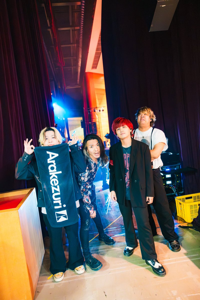 ArakezuriShiga's tweet photo. 10/18 法政大学 多摩キャンパス
「多摩祭」A棟ステージ企画

法政大学の皆さんと一緒に音楽届けられました
こんなホールが似合うバンドになりたい。
多摩でセカンドバッカーとツーマンでした！
選んでくれて、会いに来てくれてありがとう！

 Photo by 綾音 https://t.co/RZWUwuFxqy