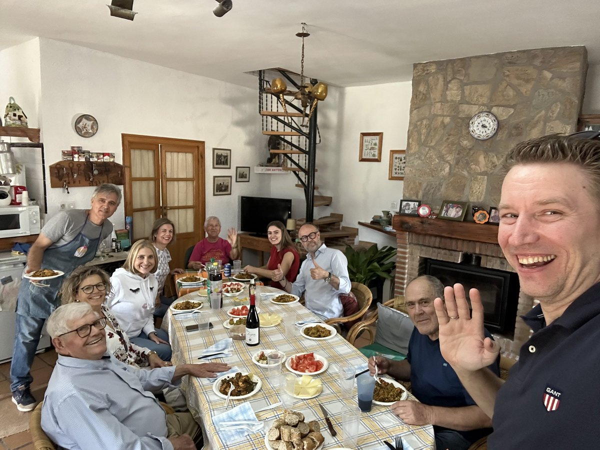 FXDIRK's tweet photo. …la vida buena😊🤗😎🇪🇸 …disfruta tapas, cervezas, paella, vino y mas, mas, mas,…. con @leanco y familia y amigos tambien 🍤🍻 #espana #toledo #illescas #madrid #paella #tapas #travel #spain #fxdirk https://t.co/P3sLWGk0bf