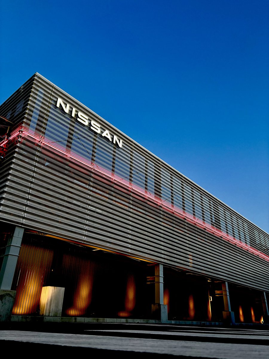 Nissan_Yokohama's tweet photo. 🎀 街を、工場を、ピンクに。想いをひとつに。

10月はピンクリボン月間。

大切な家族、大切な仲間、そしてご自身のために。
いつまでも健康なあなたでいてほしい。

あなたが思い描く夢や希望に、これからも寄り添えるように。

日産横浜工場も、この想いをつないでいきます。

#ピンクリボン月間  #日産横浜工場 #日産自動車