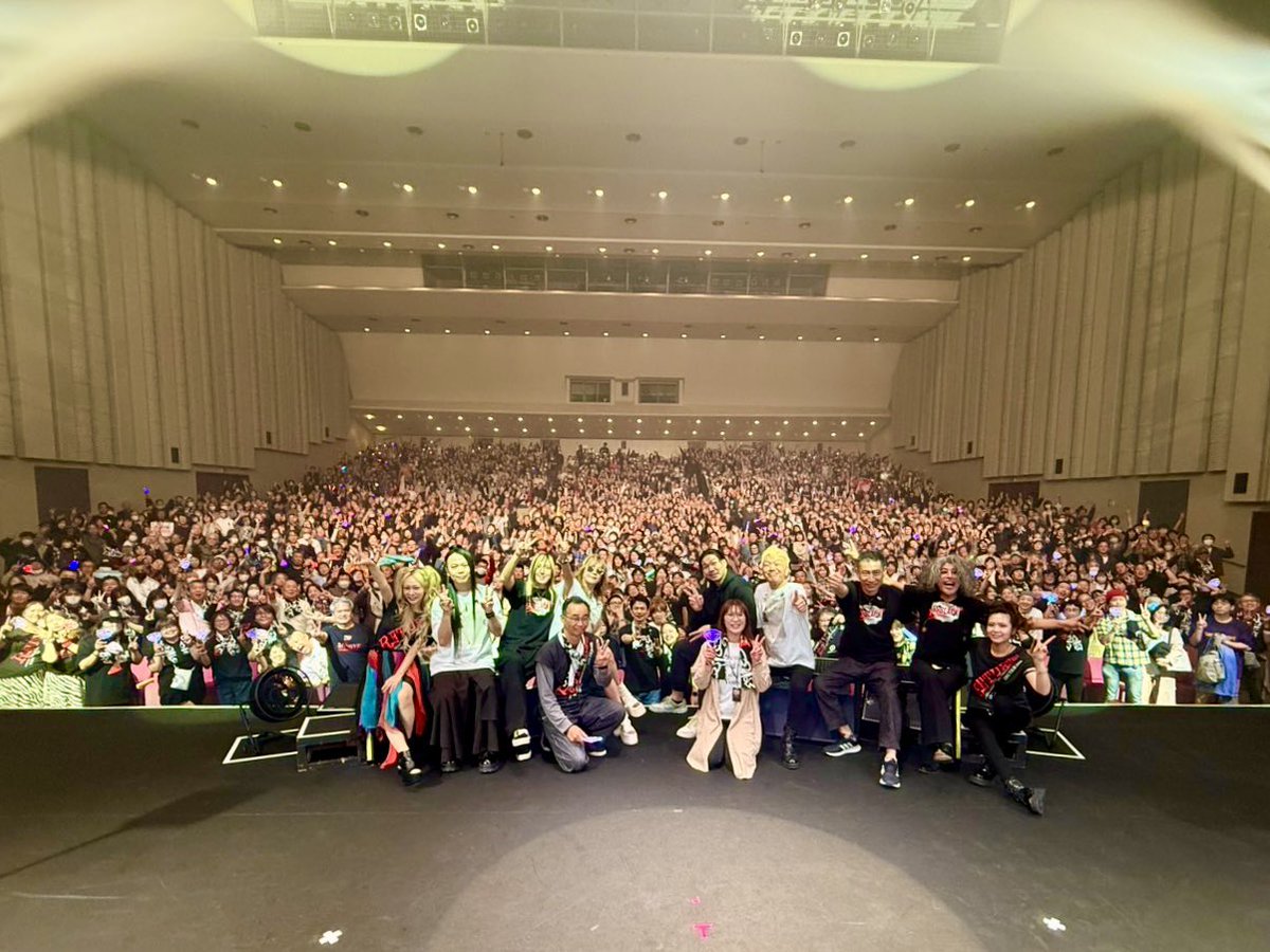 m_ohguro's tweet photo. 55 BLACK RETURNS🎸
千秋楽北見公演
ありがとうございました‼︎

昨年の55 BLACK TOURからRETURNSして九州・北海道と全7公演
皆様のおかげで無事に完走することが出来ました🎊

来年は35周年Anniversaryツアーで全国各地に行きますので、ぜひまたお会いしましょう❣️ https://t.co/dVbb2U7J2j