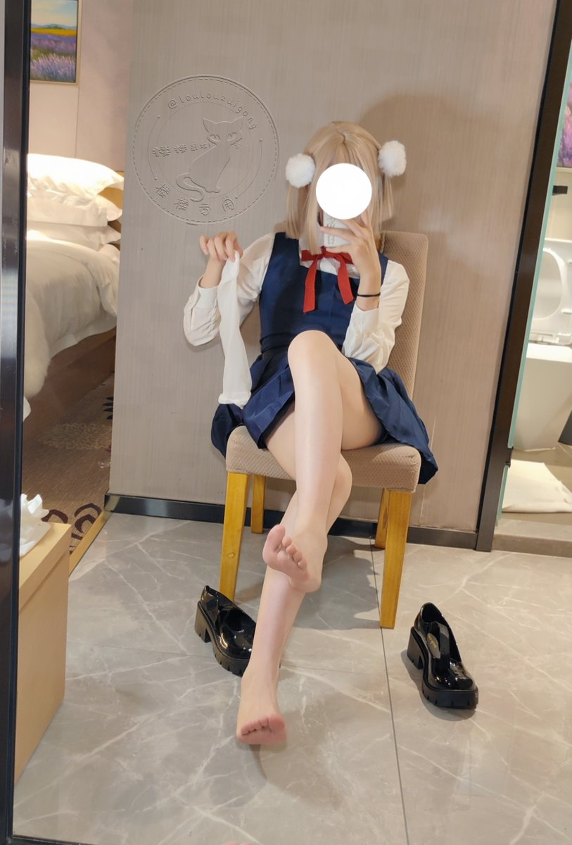 loulouzuigong2's tweet photo. 最近空气湿度好高，
墙壁上挂着水珠，
衣服不干，内裤不干，甚至丝袜也不干。
我应该跟它们不一样，我可以干🫠 https://t.co/GW5DaVU12N