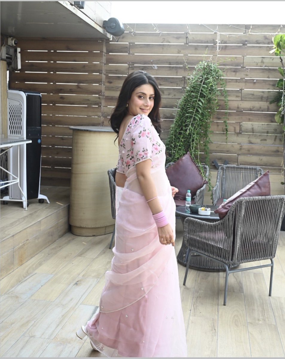 yugma1723's tweet photo. Wowww 💕✨
#IshaMalviya https://t.co/pUhB5VXNrU
