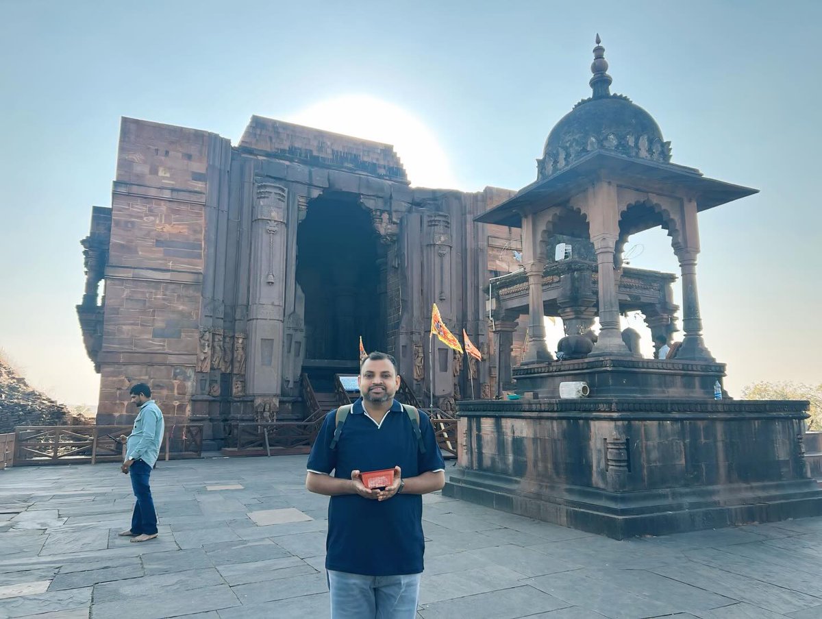 danimeci's tweet photo. 1000 साल पुराना रहस्य, जो आज भी अधूरा है। भोजेश्वर महादेव मंदिर अपनी भव्यता, विशाल शिवलिंग और अद्भुत वास्तुकला के लिए प्रसिद्ध है। कहा जाता है कि इसे एक ही रात में बनाया जाना था, लेकिन यह आज तक अधूरा है। https://t.co/EwNuYnStT6