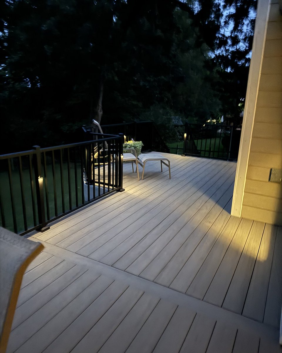 jensendecks's tweet photo. This Fenton deck has LED lighting built into the railing posts and stairs, so every step down to the yard is lit after dark.

Free estimates at https://t.co/UvCdxgFNl0
#STLDecks #DeckLighting https://t.co/B3F3bq3kTE