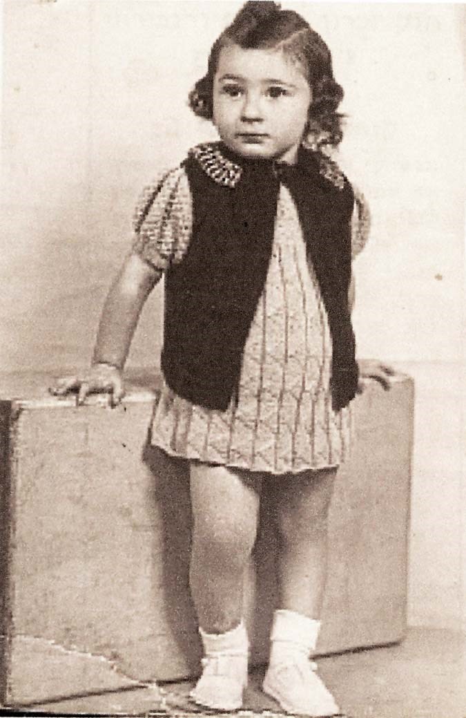 AuschwitzMuseum's tweet photo. 18 October 1937 | A French Jewish girl, Renee Stolowicz, was born in Paris.

In October 1943 she was deported to #Auschwitz and murdered in a gas chamber after the selection. https://t.co/Q8pugMuw7P