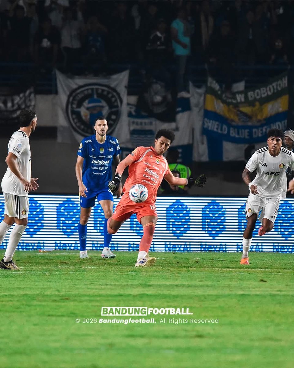 bandungfootball's tweet photo. Kumaha penampilan Fitrah di match tadi? 🧤💪🫡🔵🇬🇦

#BandungFootball #BFCOM #Persib #Bobotoh #PersibDay #SIBKDR https://t.co/LafFpPwNud