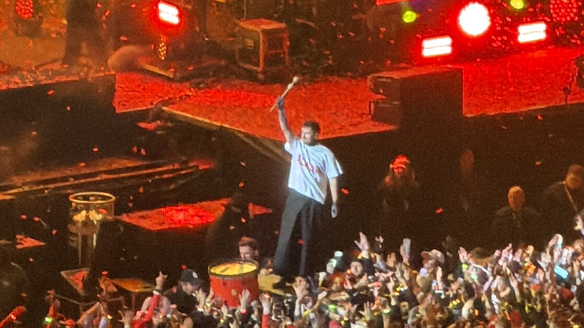 LifeMurderScene's tweet photo. Road-tripped to Ohio for this show and it was one of my favorite concerts I’ve ever been to. We’re Twenty One Pilots and so are you. https://t.co/TRvVwYcpGK
