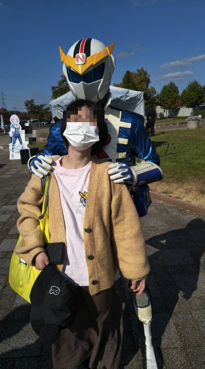 saihatehe's tweet photo. ナスライガーと訛之助に顎乗せしてもらった✌︎︎( ◜▿◝ )

それで、さ……テントがナスライガーの肩に見えた( '꒳' ) https://t.co/W7ppU1O8UA