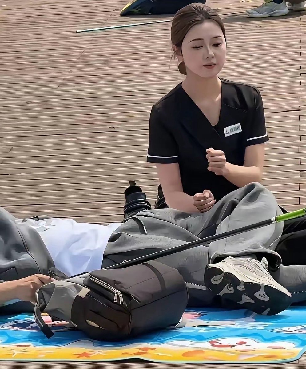 TheLaoge's tweet photo. 卧槽，现在钓鱼的待遇都这么好了？

我说怎么有些男的天天往外跑，老婆喊都喊不回来。

原来是我对钓鱼有什么误解😂 https://t.co/tVXkoXARVV