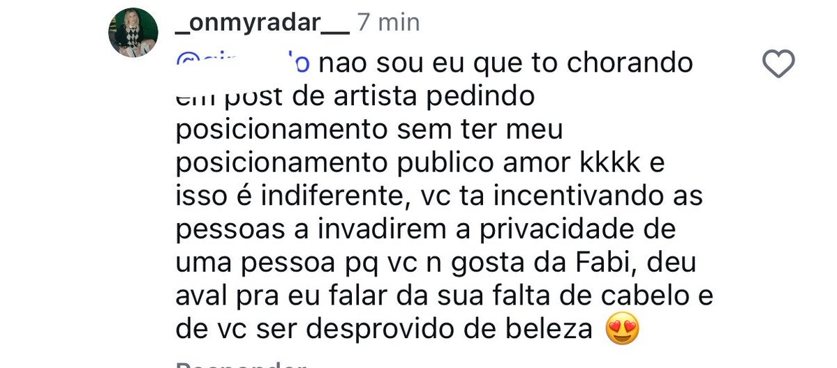 marthow_'s tweet photo. O que eu tô falando sobre as fãs da Fabi atacarem outras pessoas pra tentar defender a fav! Alguém sabe quem é essa que se esconde atrás da foto da @gianaalthaus ? https://t.co/ZivtuMvKNs