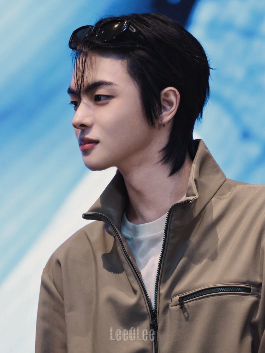 cileokz's tweet photo. well, lee leo. https://t.co/28eMfNPcDv
