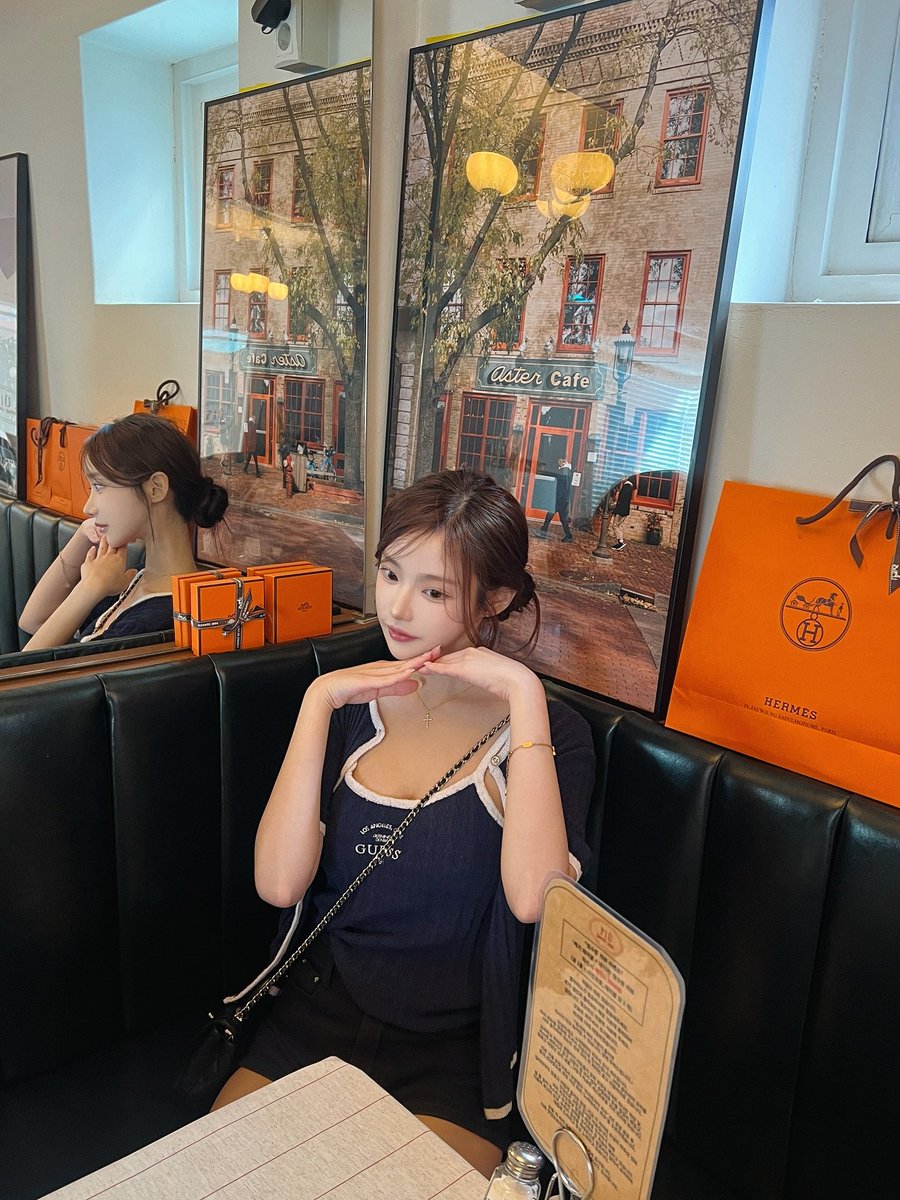 AiraHanami_'s tweet photo. @VirtualErosRP Aira , 2002

Hewoo! mungkin ada yang mau bermutualan sama aira disini ? 
mungkin bisa jadi teman ngobrol atau jadi apa gak tau juga sihh~ https://t.co/Ui2R73xSNK