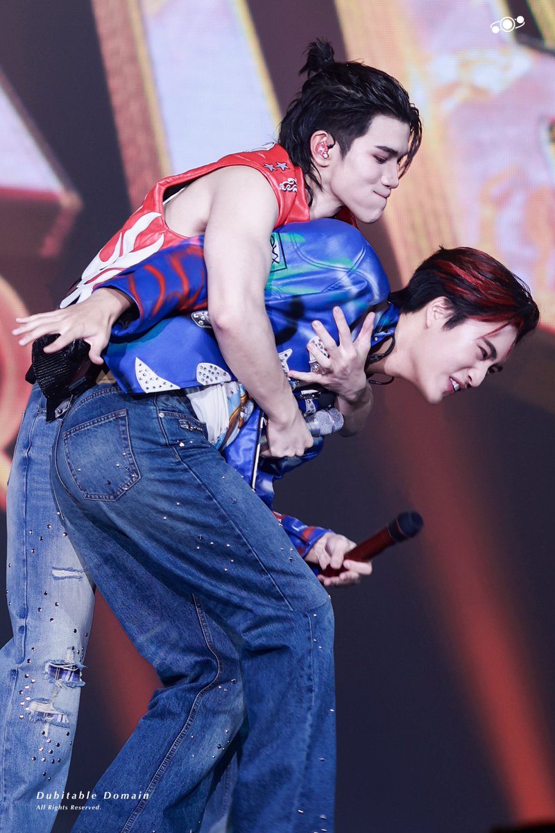 DubitableDomain's tweet photo. 26.10.18

🤣🤣

OH MY BEST DAY WITH FOURTH
#FourthConcert
#FourthConcertD3 

#GeminiFourth  #เจมีไนน์โฟร์ท
#Gemini_NT #Fourthnattawat 
@gemini_ti @tawattannn https://t.co/rP6kctY83h