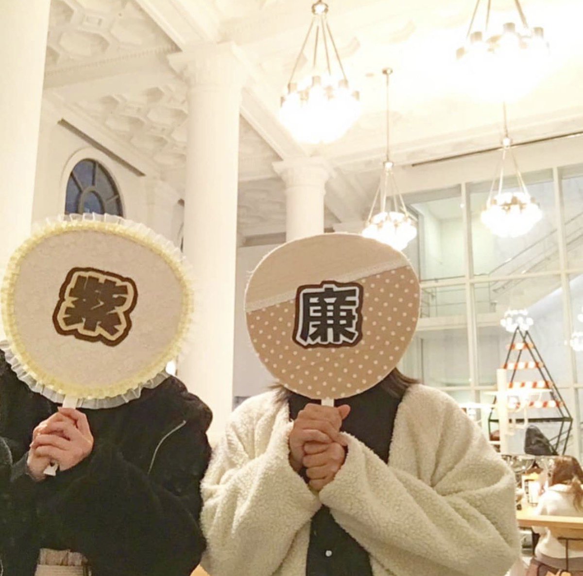 poyoyon_yt30's tweet photo. 硬質ケースにパール貼るのと、布うちわと、おしゃピク(大恥) https://t.co/jCqM0rfeMG