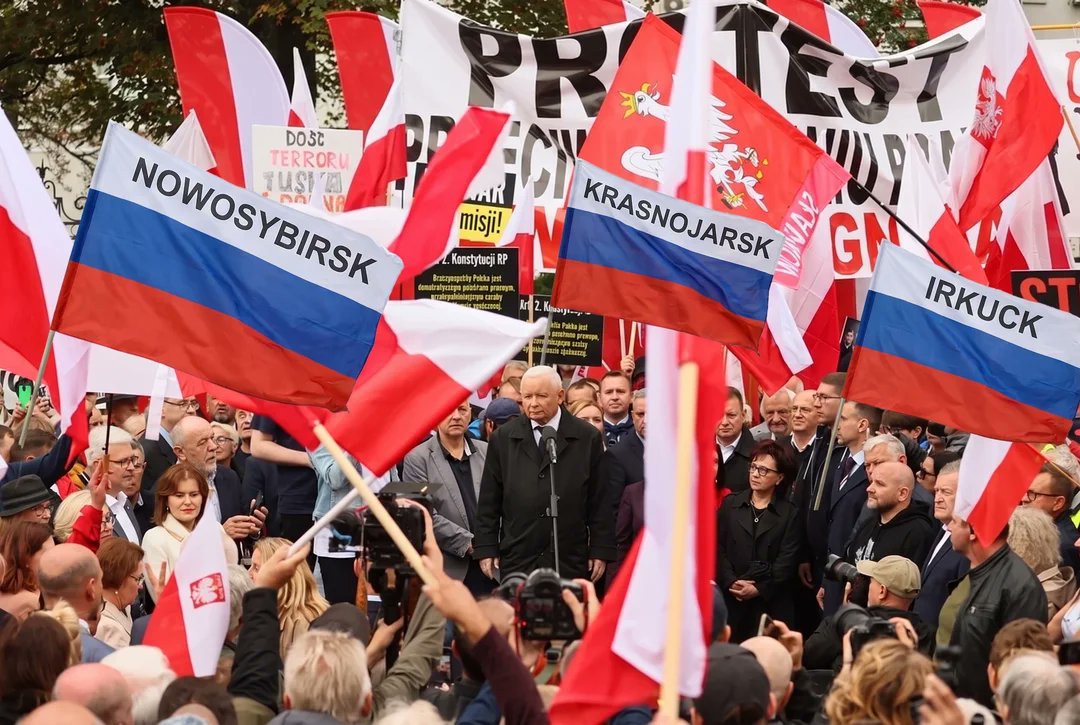 KrzysztofGilew's tweet photo. 🚨 KTOŚ MUSI TO POWIEDZIEĆ‼️

Czy tylko ja mam wrażenie, że najbliższe wybory parlamentarne będą najprostszym wyborem od kilkudziesięciu lat?

Wybierasz Polskę 🇵🇱albo ruskich🇷🇺 

🇵🇱 KO
🇷🇺 PiS
🇷🇺 Konfederacja
🇷🇺 Korona

A TY? NA KOGO ZAGŁOSUJESZ? https://t.co/d1GPjK9CI5