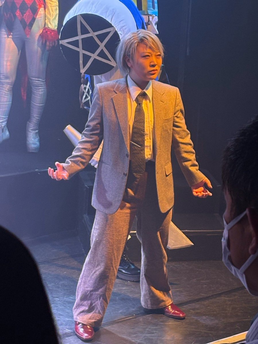 imashiroyui's tweet photo. からくりサーカス3日目無事終えました！！🎪

今回初めて男性の役を頂いたのですが、男性らしい仕草が難しくてめちゃめちゃ苦戦しました…

早いもので明日は千秋楽です！！
雨の予報ですのでご来場のお客様はお気をつけてお越しください！！🌷 https://t.co/7njPi9Bg6D