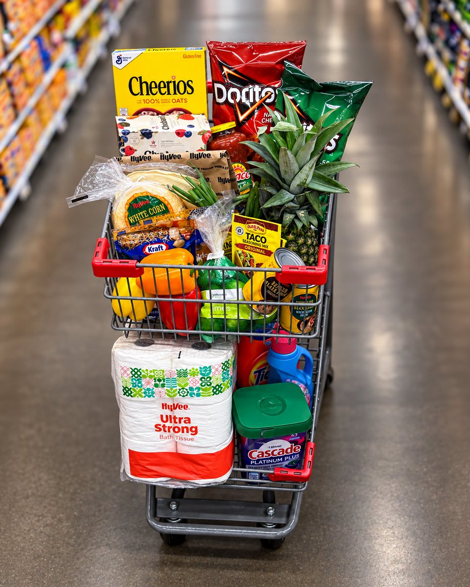 HyVee's tweet photo. A mix of deals worth grabbing. 🛒 Shop fresh favorites, pantry staples, household essentials, and more through Oct. 25: https://t.co/ii0Hz1K9YE https://t.co/hzoMKRI0MC