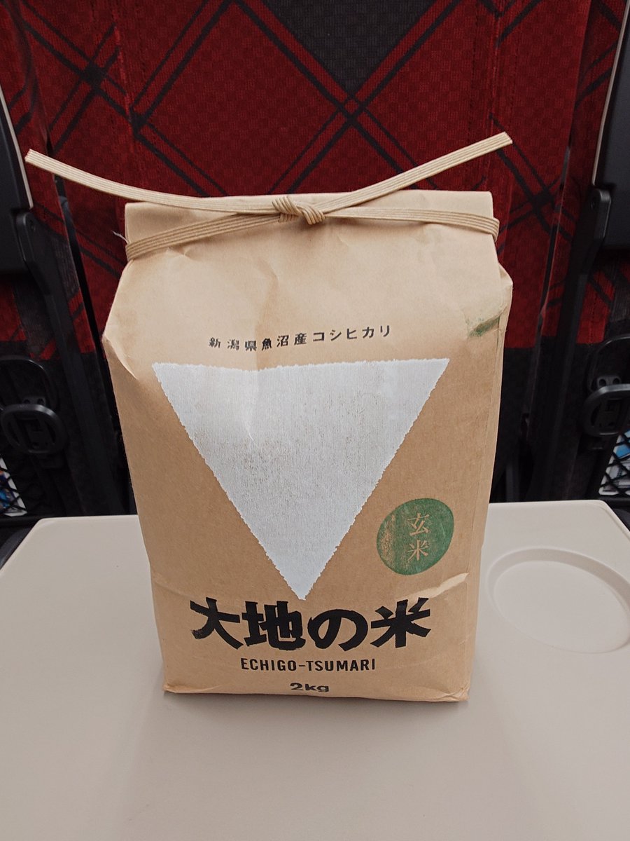tenassen's tweet photo. ほんじーつ、わず。とてーもおひさしぶりーの、オルタナティブ。やっぱりなおさんのドラムにはガ様のベースがしっくりくるし、ガ様のベースにはなおさんのドラムが違和感ないな。この2人、最高の相棒では？

新米、不可抗力で飛ばした現場分も合わせて持参したらいつもの2倍で重さも2倍。ちかりたー。 https://t.co/y2JklKs8Ub