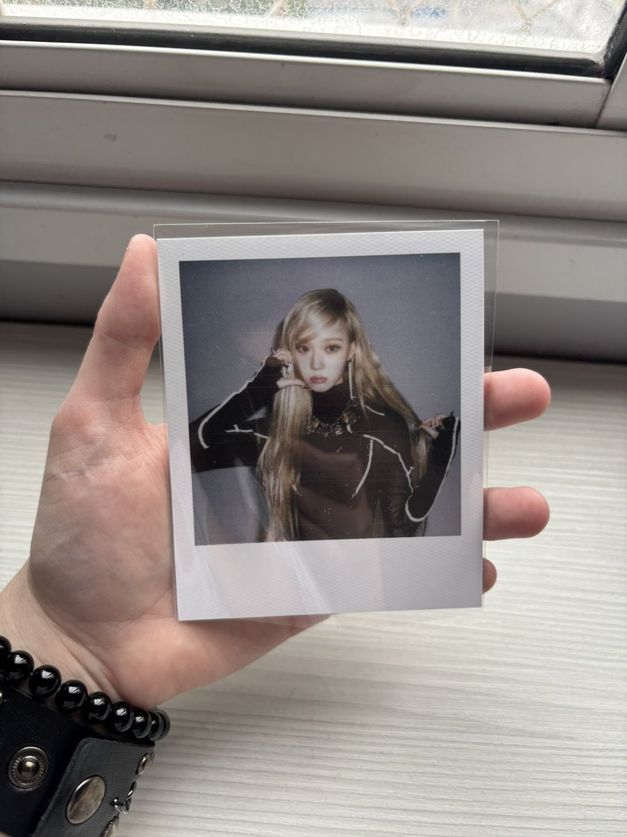 daengwinter's tweet photo. polaroid winter pedindo pussy chegou em casa brigada deus por tanto https://t.co/se1TFzIllF
