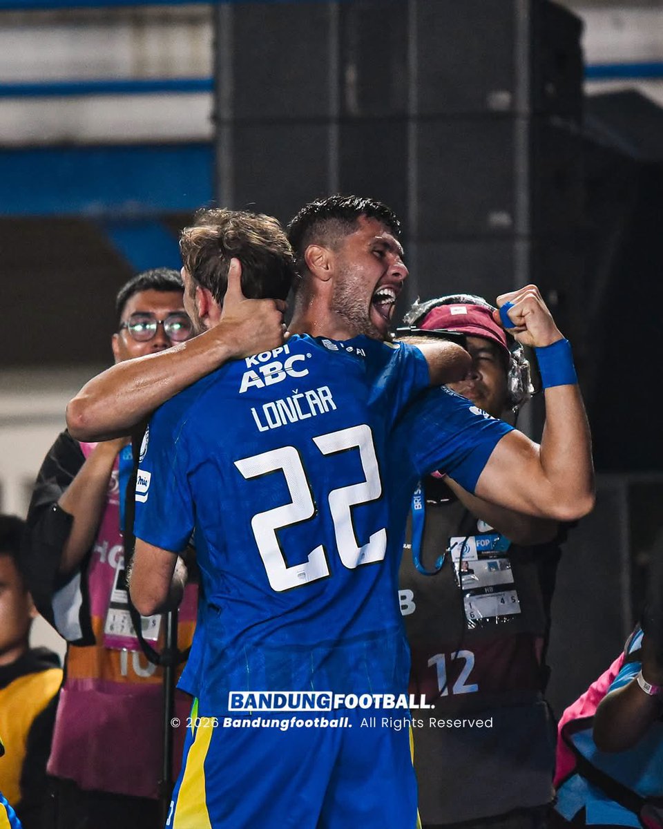 bandungfootball's tweet photo. Danijel Lončar contribute well today in defence, replaced by Julio Cesar, and then the sub score the winning goal just seconds after coming in💙

#BandungFootball #BFCOM #Persib #Bobotoh #PersibDay #SIBKDR https://t.co/XAnO4GRPgP