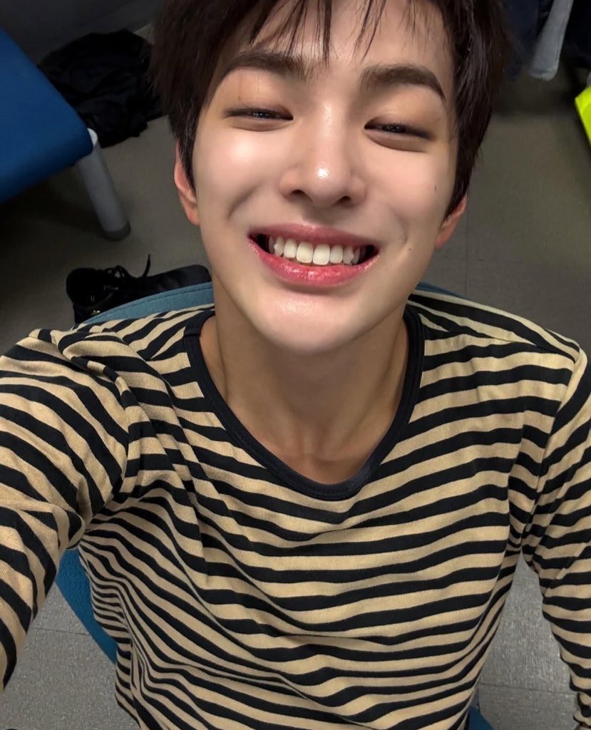 kkungddaleeS2's tweet photo. 안냐세요 코르튀스 막내 튀이찡입니다! 
제 매력은
눈썹과 미소에영! https://t.co/eqFMaEBGqG