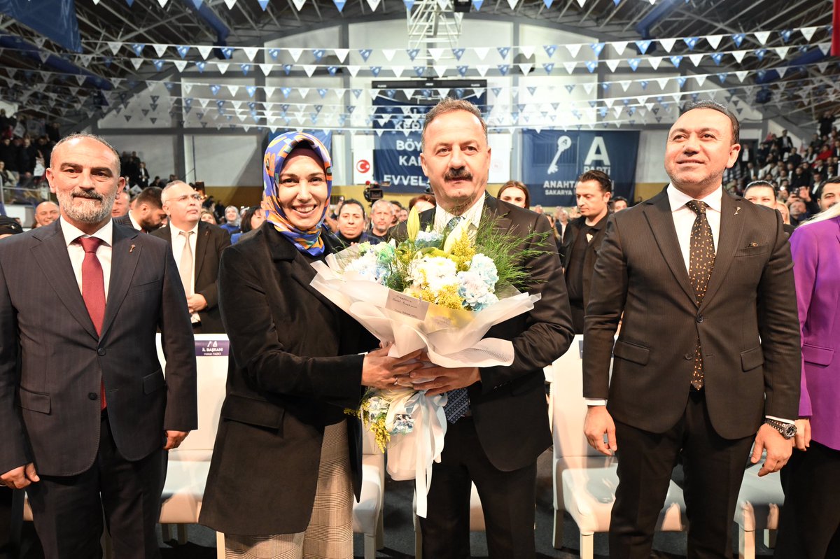 yavuzagiraliog's tweet photo. Milletimize verdiğimiz sözden dönmeyeceğiz!

Sakarya’daki halk buluşmamızda ülkemizin yarınlarını konuştuk. Sözümüz de mücadelemiz de daha güçlü yarınlara kavuşacak bir Türkiye için. Siyasette söz verirsiniz; tutarsanız milletin duasını alırsınız, tutamazsanız gidersiniz!

Biz sözümüzde duracağız!..

Bizi gönülden karşılayan Sakarya İl Başkanlığımıza, teşkilatımıza ve buluşmamıza katılan tüm hemşehrilerime teşekkür ediyorum.