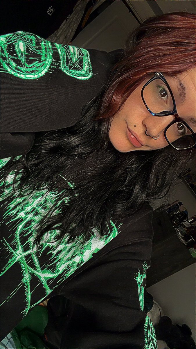 GothMothCutie's tweet photo. •┈┈-ˏˋ  Little Moth Princess  ˊˏ-┈┈•
  #promotwt  ⋆  moot hunt .ᐟ

  ★   30   ★   She/They

  🌙  Lover of the Night
  🩸  Horror Enthusiast
  🕸️  Dark Alt Fashion
  🎧  Gamer &amp; Streamer

        ↳  ♡ / ↻ to connect ₊⊹

  #gothtwt #moothunt #gamergirl #horrortwt https://t.co/j4ZtGqpuXE