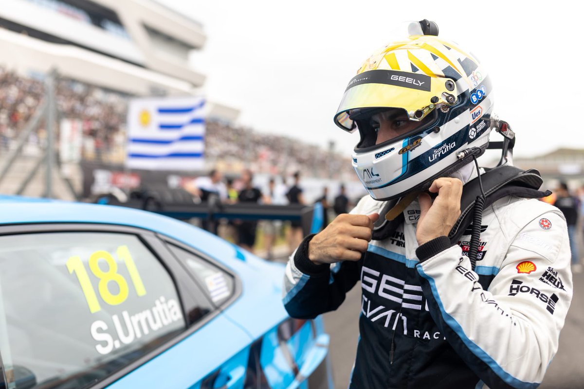 afigue2010's tweet photo. Gran fin de semana de 🇺🇾 @Santi_Urrutia en China. Repitió triunfo en la carrera 3 y completó su tercer podio quedando a 23 puntos del líder Azcona en #Tcrworldtour #GarraCharrua https://t.co/RCeN5UaYq0