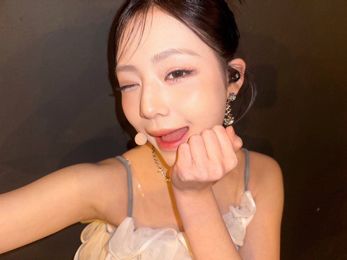 sapphireyoonaa's tweet photo. SEOWONAAAAAAAA I MISS YOU SO MUCHHHH https://t.co/dV1OWPoFjX