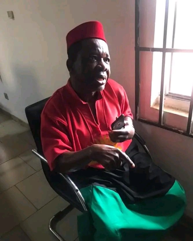 Hhonor_'s tweet photo. Chiwetalu Agu was born in 1956, he was already 11 years old before the Biafran genocide.
He is a Nollywood veteran and an African movie legend.

He was publicly humiliated by the Nigerian Army because he stood in solidarity with his people,the same people the Army is begging today to enlist. 

They don't even respect our elders, they'll never treat gumi this way.