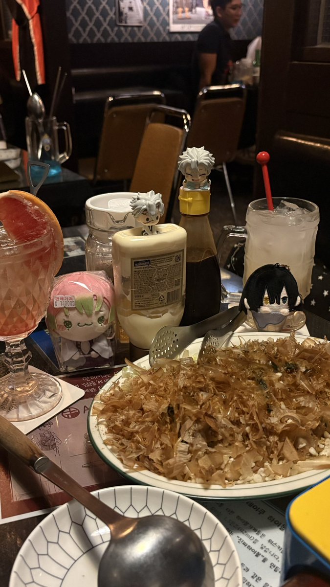 youiung's tweet photo. 귀칼 좋아하는 사람들이
꼭 가봤으면 좋겟는 술집 일위
사유: 귀칼테마룸술집이기때문에
실제로 광대가 세시간 동안 내려가지 않았으며… https://t.co/mnOp6adT3Z