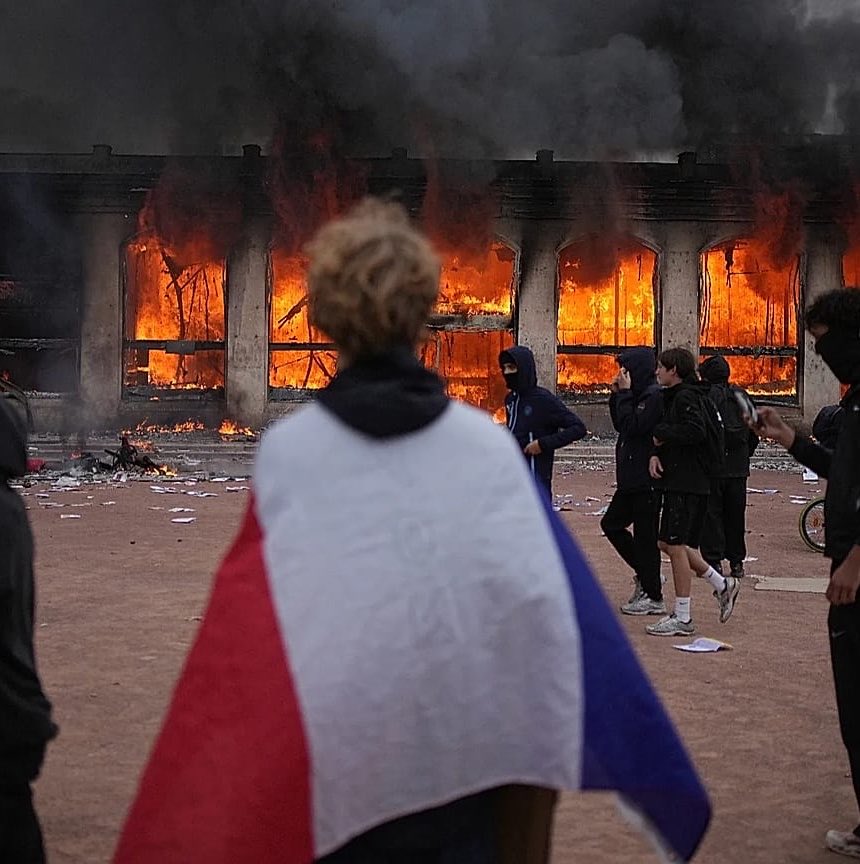 GlobeEyeNews's tweet photo. BREAKING:

Protests are spreading across France, Spain, Italy, Belgium, and Portugal over the high cost of living. https://t.co/Qx4Y632r1r