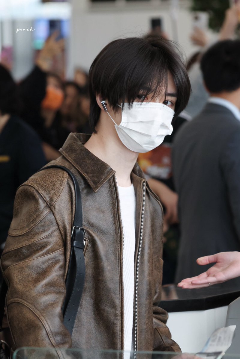 miuutxt's tweet photo. Beomgyu's pretty winter fashion I can wait for more of his outfits this winter https://t.co/iPKtlQrED2