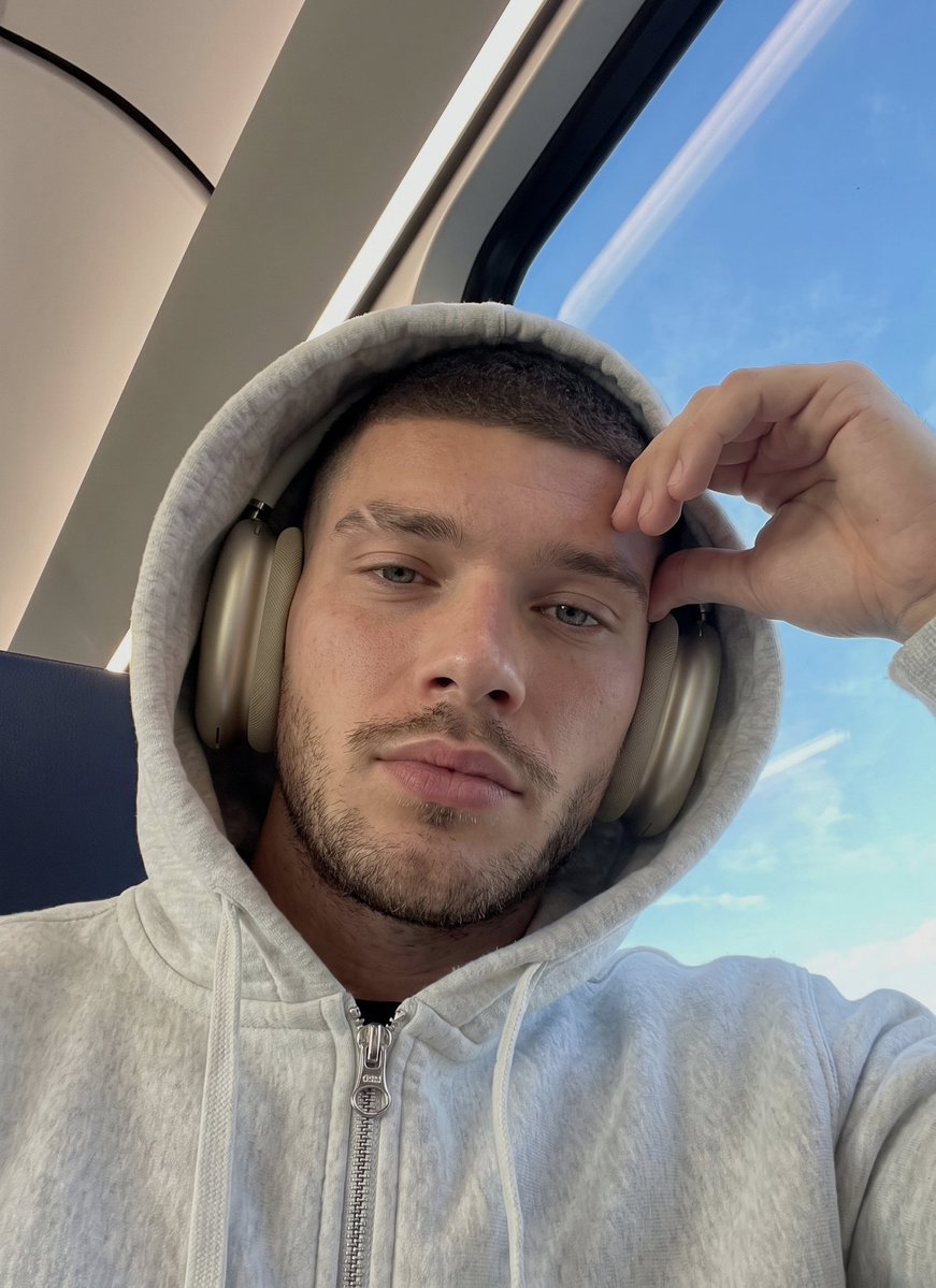 DanielKuruBrito's tweet photo. Hey im 20 and 🏳️‍🌈 https://t.co/PRQQsc7CRG