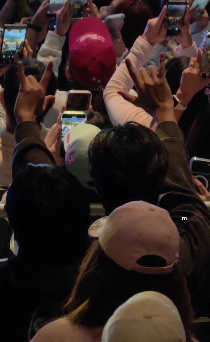 mgefth's tweet photo. บ้อกบี๋

OH MY BEST DAY WITH FOURTH
#FourthConcertD3 https://t.co/PHXC0yGnzt
