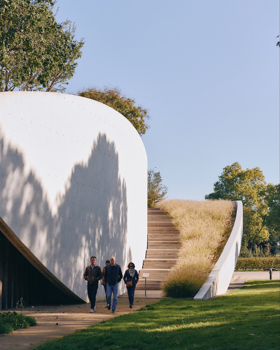 LVMH's tweet photo. At Château Cheval Blanc, visitors discover the striking winery designed by Christian de Portzamparc, where contemporary architecture meets an exceptional winegrowing heritage.

#LVMH #LesJournéesParticulières https://t.co/o2y8s1Tz4c