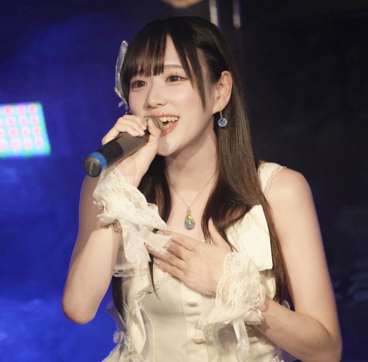 yorudayo0127's tweet photo. 本日はBigBangBox池袋でのライブ、ありがとうございました！！
初弾き語りも、新曲披露も緊張した〜😖♡
これからももっともっと歌を届けられるように頑張ります🌙

聴きに来てくれて、本当にありがとう。 https://t.co/0XgqiX7ltz