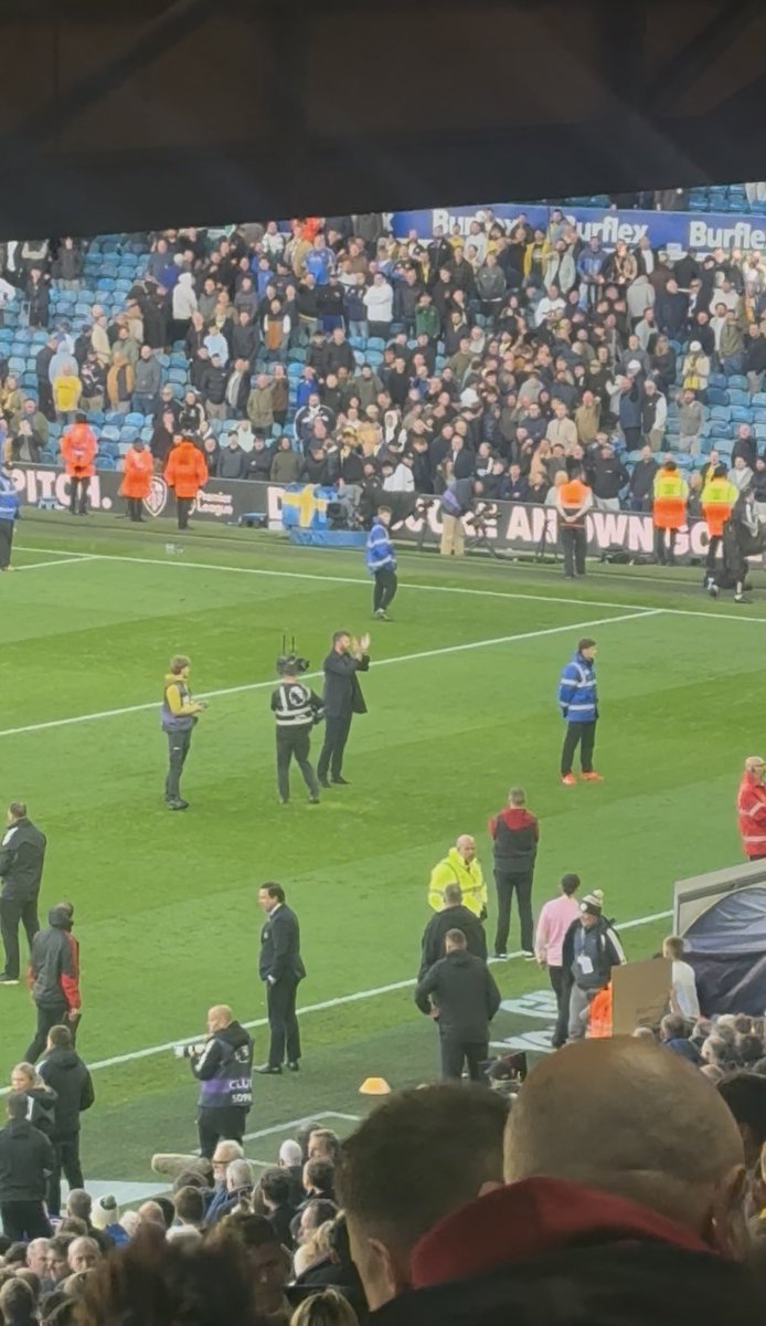StevenRailston's tweet photo. Carrick made a beeline for the away section and applauded fans for 40 seconds. They chanted his name in response. The United boss still retains support from the dressing room - and the fan base #mufc https://t.co/5FBAI8pOD7