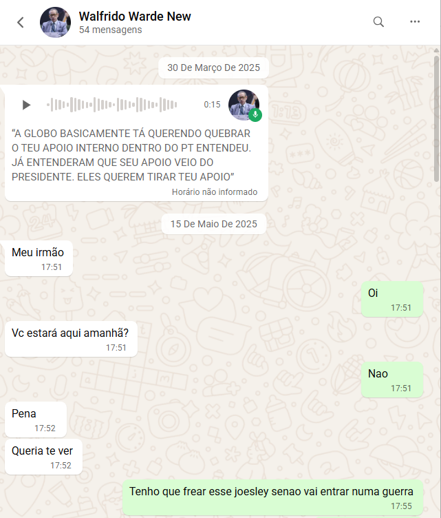 1uc4s_m1theus's tweet photo. BOMBA no MasterWhats: relação bipolar entre Lula e Vorcaro exposta.

Áudio de Walfrido Warde (advogado) pro Daniel Vorcaro em 30/03/2025, logo após o BRB anunciar a compra de 58% do Master:

“A Globo tá querendo, basicamente, quebrar o teu apoio interno dentro do PT. Entendeu? É isso que eles querem. Eles querem tirar o apoio do presidente. Já entenderam que o teu apoio vem do presidente. Então eles querem tirar o teu apoio.”

Enquanto isso, Vorcaro articulava apoio do Planalto (Lula citado ~20 vezes nas mensagens, reunião fora da agenda, whisky, etc.).

E o plot twist de mau gosto: uma semana depois da reunião no Planalto (4/12/2024), Vorcaro mandou pro sócio Augusto Lima o link da notícia da cirurgia de emergência no cérebro de Lula (Sírio-Libanês, hematoma) e soltou: “Na traaaveeeee”.

tudo no masterwhats(áudio interativo): https://t.co/k65QkFLC3n
