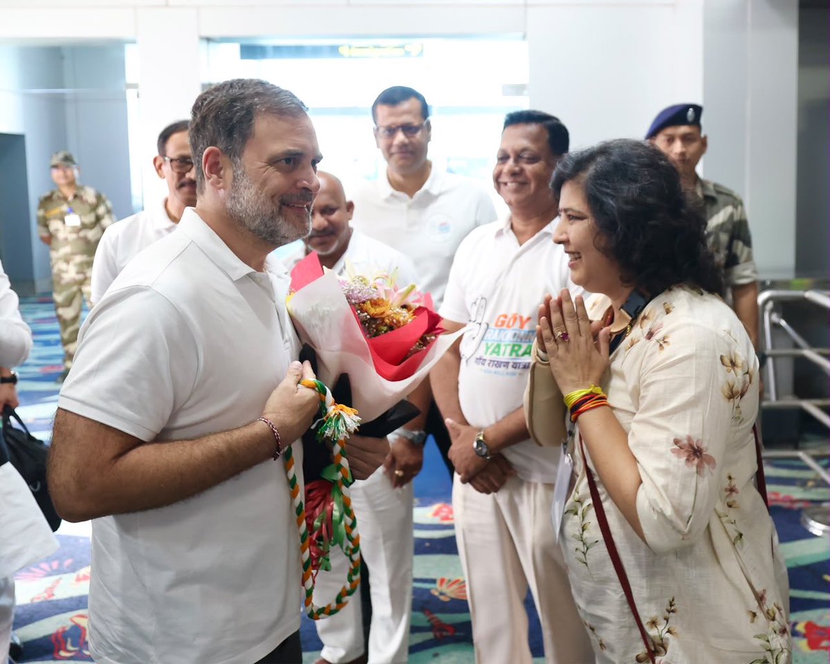 PawanKumarIyc's tweet photo. @RahulGandhi LoP Shri @RahulGandhi received a warm welcome at the Dabolim Airport.

He will participate in the Goy Rakhonn Yatra from Calconda to Margao and address the public today.

📍Goa https://t.co/v0q1QYNd59