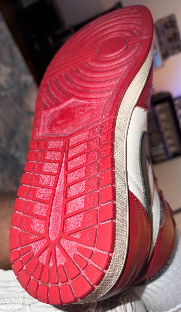 JsNDunks's tweet photo. Jordan 1 High Lost and Found https://t.co/HpQM2IhFoS