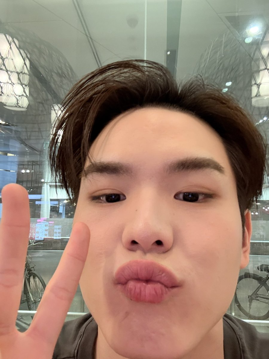 PKrittanun's tweet photo. ขอบคุณทุกคนเลยนะครับวันนี้ สนุกมากๆ ไว้มาเจอกันใหม่นะ เดินทางกลับบ้านปลอดภัยนะครับ อย่าลืมหม่ำๆด้วยนะ รักที่ฉุด❤️ #FriendlyMexKrittanun https://t.co/lrtCMPX0zG